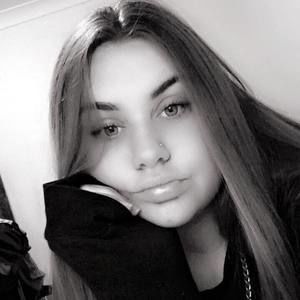 Meet your Posher, Danae